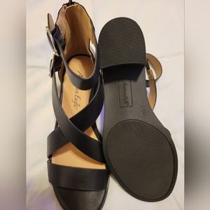 Black leather American Eagle Heels Size 8 Upper Zipper